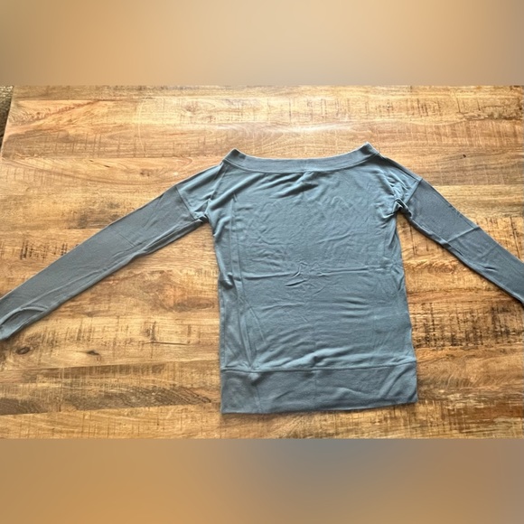 ATHLETA | 2 for 1 wide neck/off shoulder women’s XS lightweight cotton. Like new - Picture 4 of 6